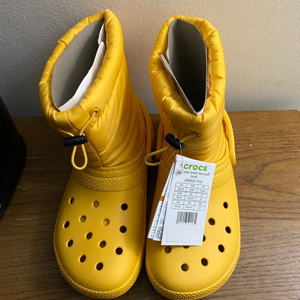 Crocs puff boots, size 8w